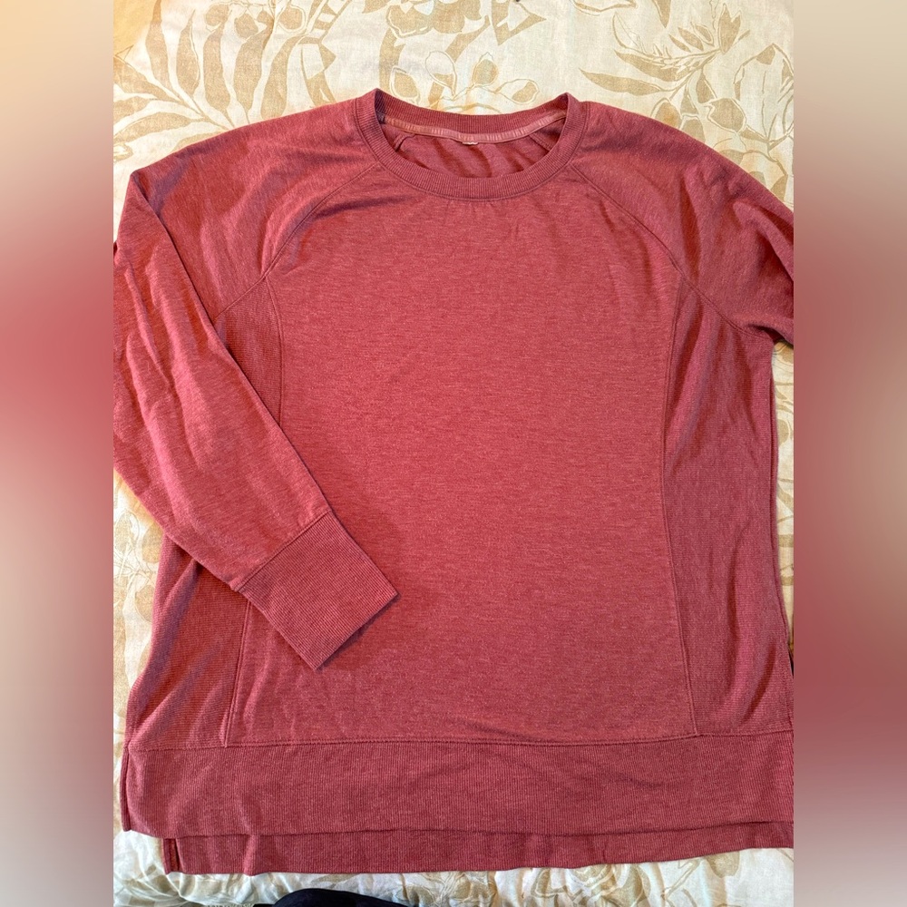 Reebok crew neck sweatshirt in dusty rose color. Size XL